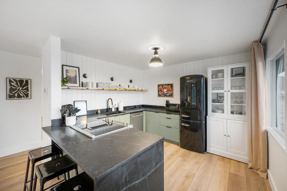 Harbor Views 1 - Walkable in the Heart of Auke Bay